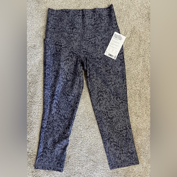 Athleta Salutation Stash Pocket II Capri - Picture 1 of 5